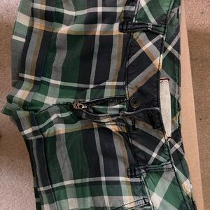 Hollister green shorts size 3,message me if interested more clothes coming soon!